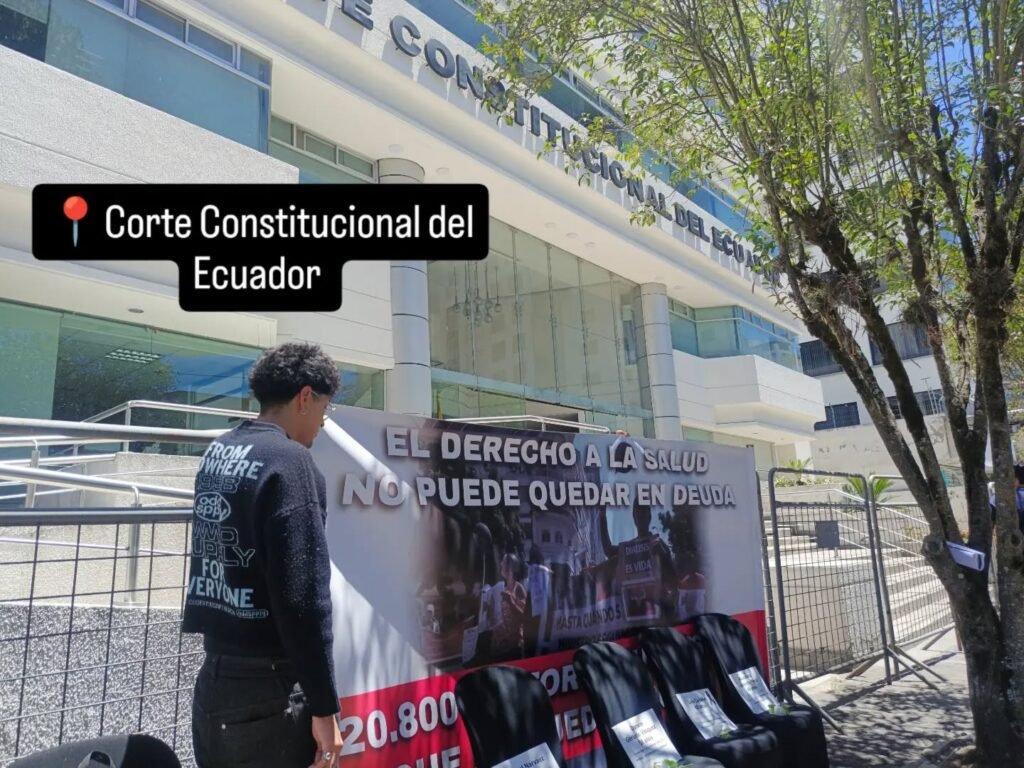 El Frente de Pacientes Renales del Ecuador llevó su plantón a la Corte Constitucional