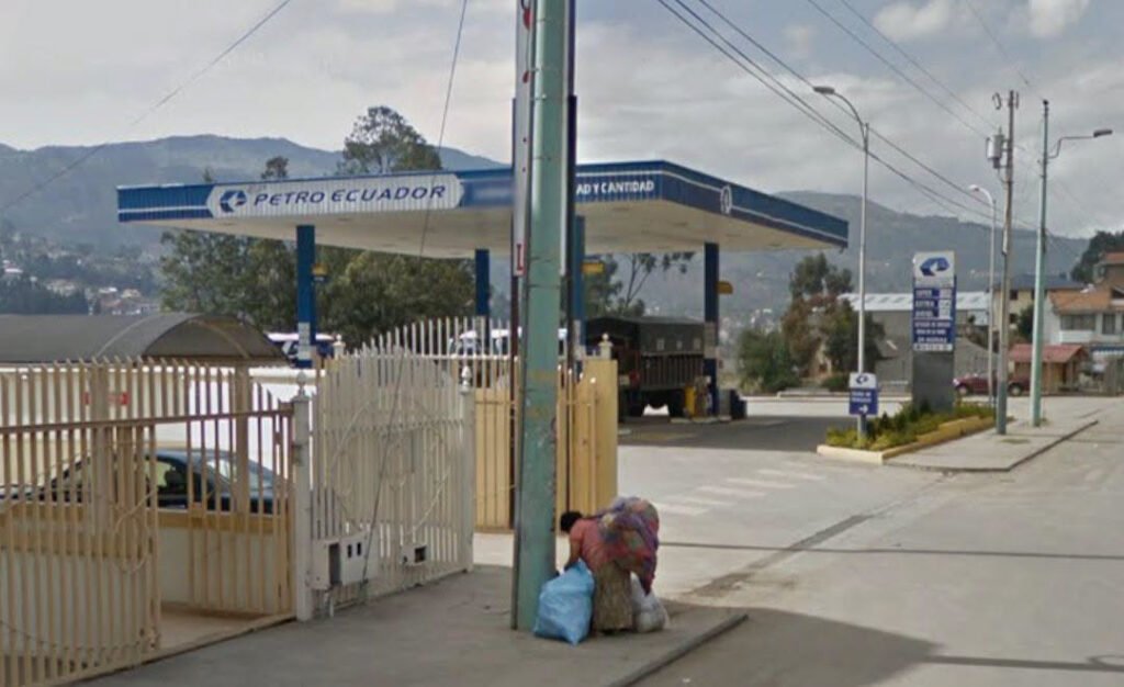 ÚLTIMA HORA | Policía investiga presunto robo en una gasolinera de Azogues